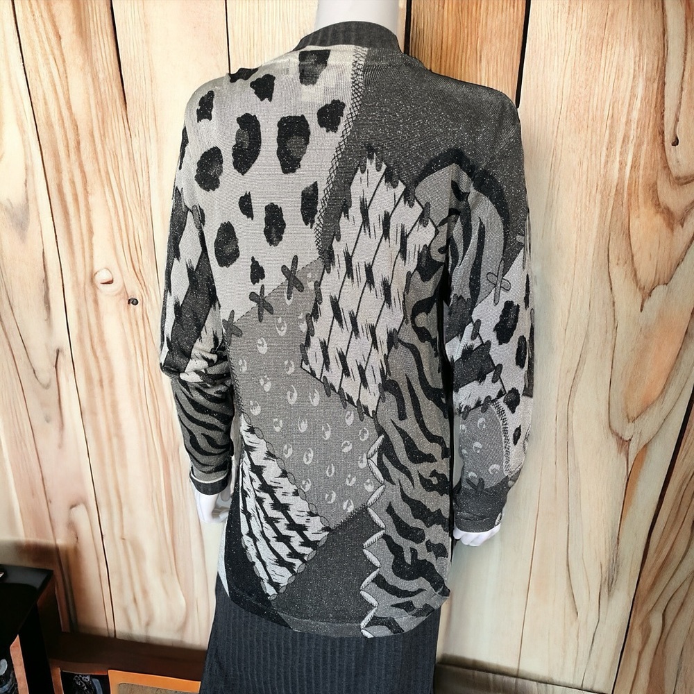 Eric Steven Light Sweater - Picture 5 of 13